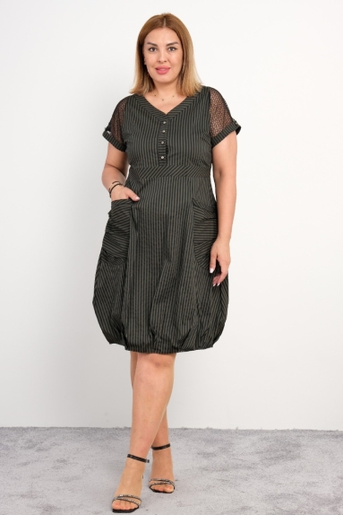  For plus size women, a button-detailed and stripe-patterned, short-sleeved and pocketed elegant and stylish dress in khaki color made of fine fabric.